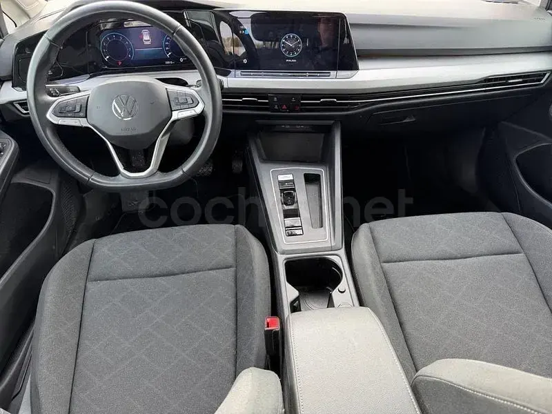 Usado VW Golf VIII Life 110 CV (80 kW) 2024 Gris / plata Familiar