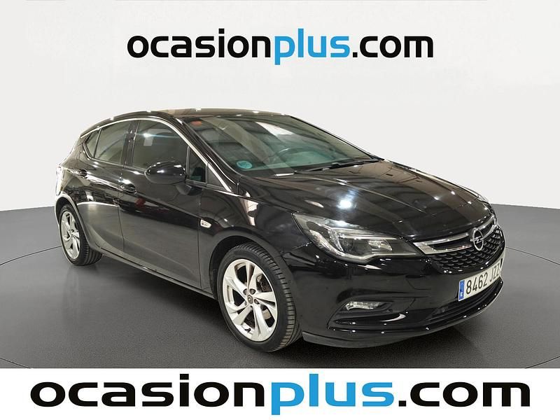 Usado Opel Astra Dynamic 110 CV (80 kW) 2017 Negro