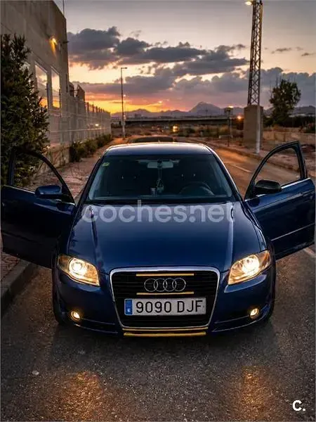 Usado Audi A4 140 CV (102 kW) 2005 Azul Berlina