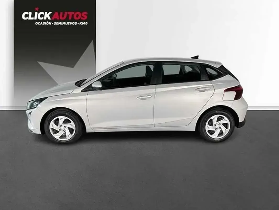 Usado Hyundai i20 79 CV (58 kW) 2024 Gris Utilitario