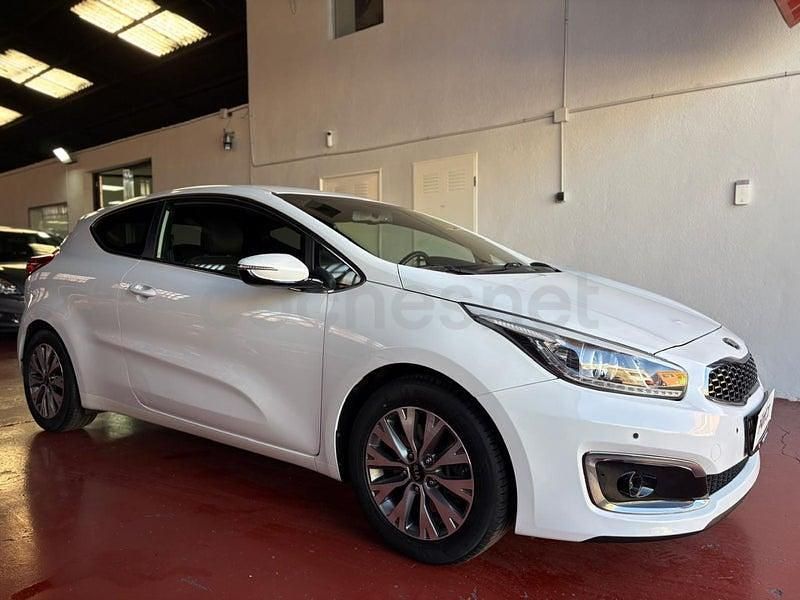 Begagnad Kia Ceed 100 HK (73 kW) 2018 Vit Halvkombi