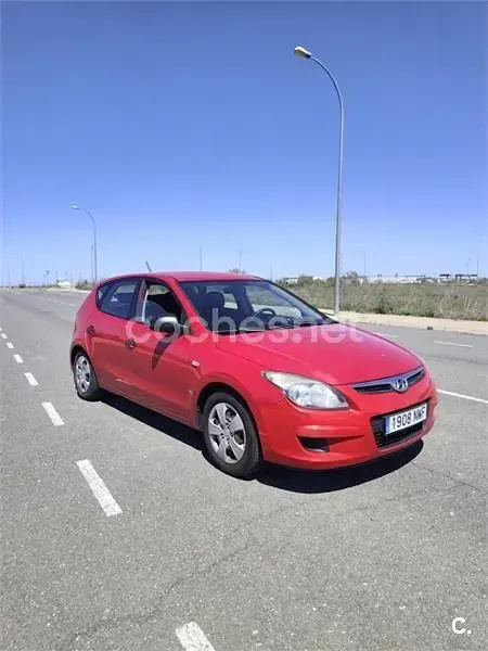 Usado Hyundai i30 Classic 109 CV (80 kW) 2009 Rojo Berlina
