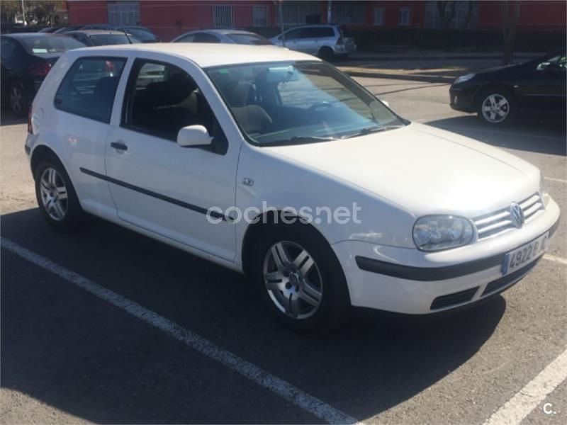 Usado VW Golf IV Highline 100 CV (73 kW) 2001 Blanco Berlina