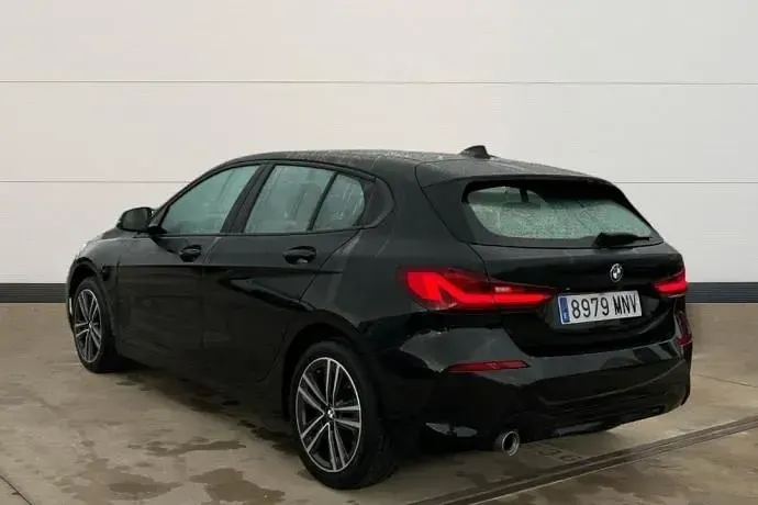 Usado BMW 118 Comfort Edition 136 CV (100 kW) 2024 Negro Utilitario