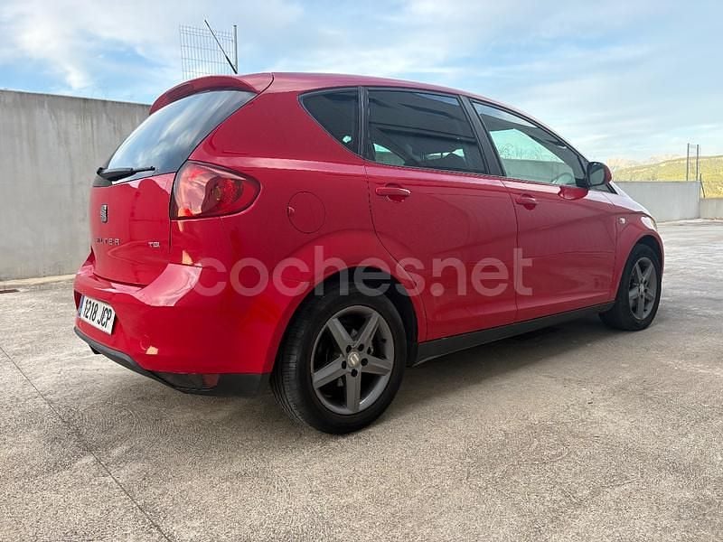 Usado Seat Altea I-Tech 105 CV (77 kW) 2015 Rojo Monovolumen