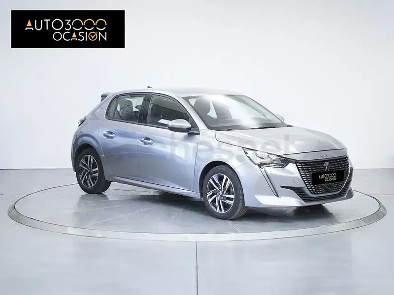 Usado Peugeot 208 Allure 100 CV (73 kW) 2020 Gris / plata Utilitario