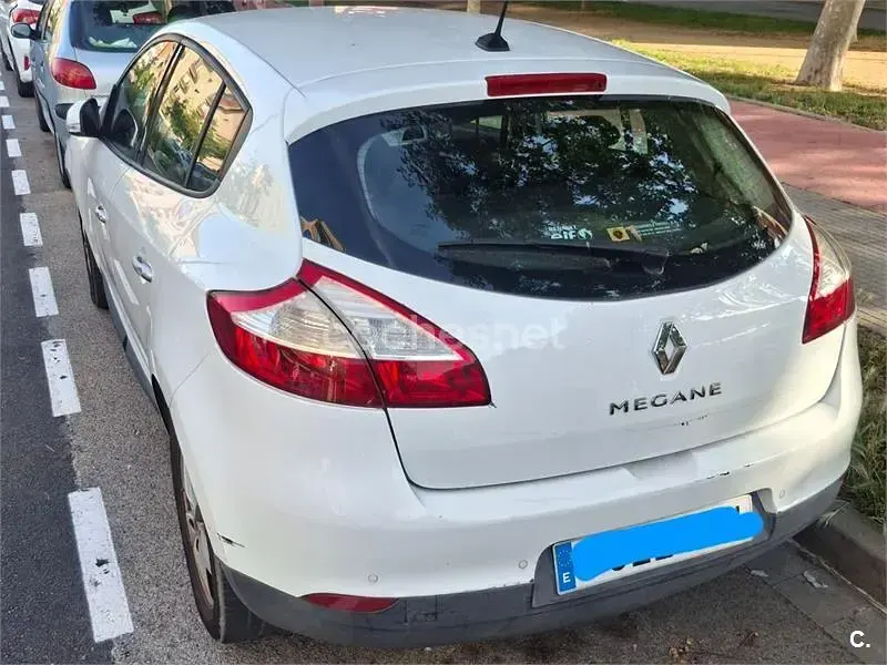 Usado Renault Mégane Dynamique 110 CV (80 kW) 2010 Blanco Berlina