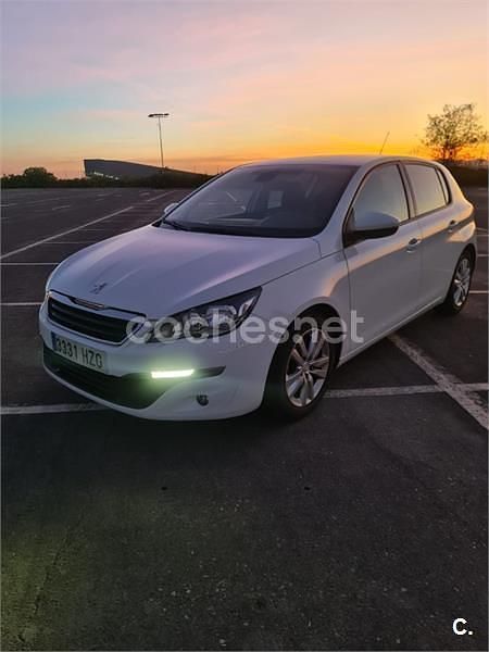Usado Peugeot 308 Active 125 CV (91 kW) 2014 Blanco Berlina