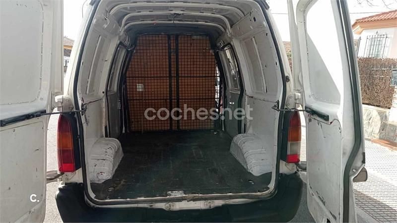 Usado Nissan Cargo 75 CV (55 kW) 2000 Blanco Familiar