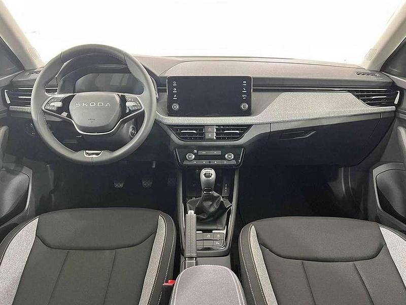 Usado Skoda Scala Selection 116 CV (85 kW) 2025 Blanco Utilitario