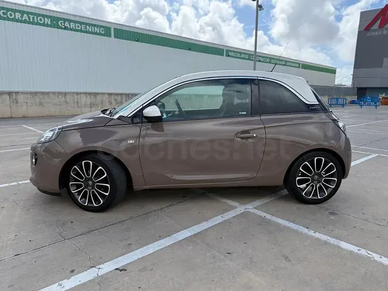 Usado Opel Adam Glam 100 CV (73 kW) 2016 Beige Utilitario