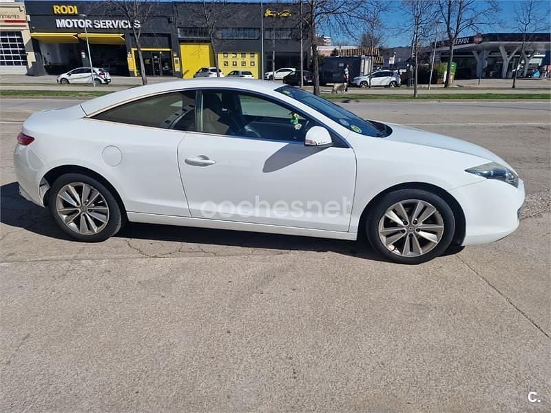 Begagnad Renault Laguna Coupé 150 HK (110 kW) 2012 Vit Sportkupé
