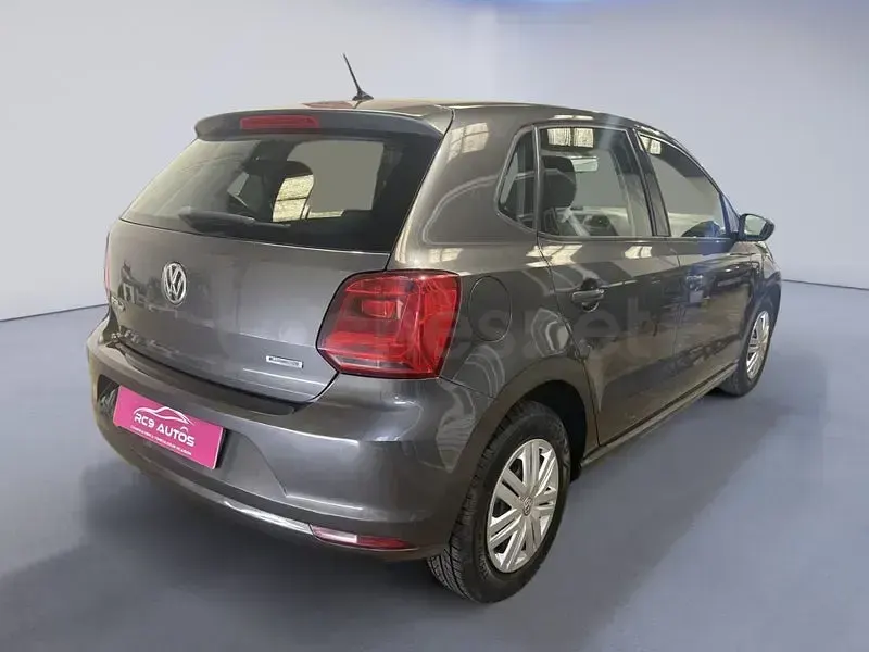 Usado VW Polo Edition 75 CV (55 kW) 2017 Gris / plata Berlina