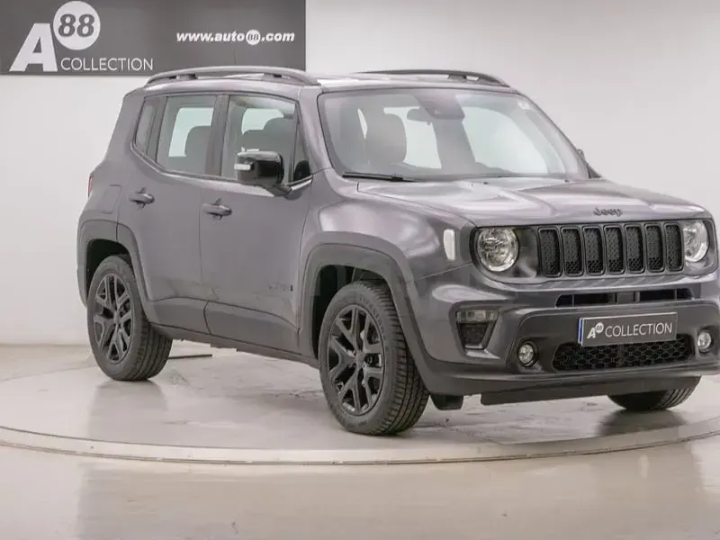 Usado Jeep Renegade Night Eagle 120 CV (88 kW) 2022 Gris / plata SUV