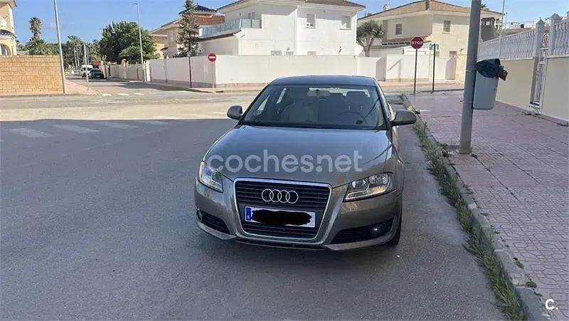 Usado Audi A3 Ambiente 105 HP (77 kW) 2010 Bege Citadino