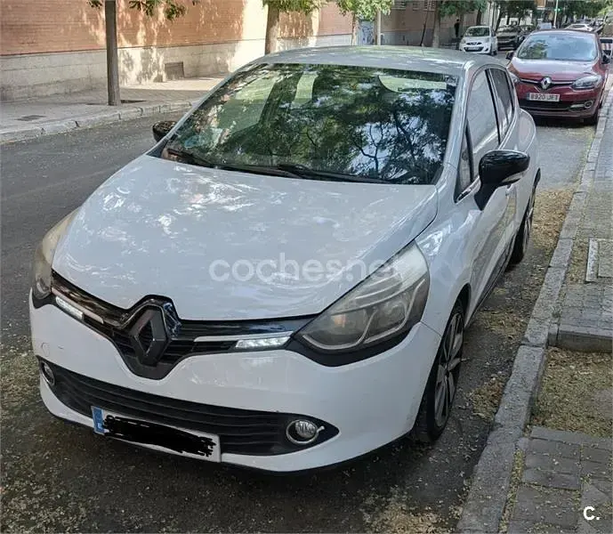 Usado Renault Clio IV 90 CV (66 kW) 2014 Blanco Berlina