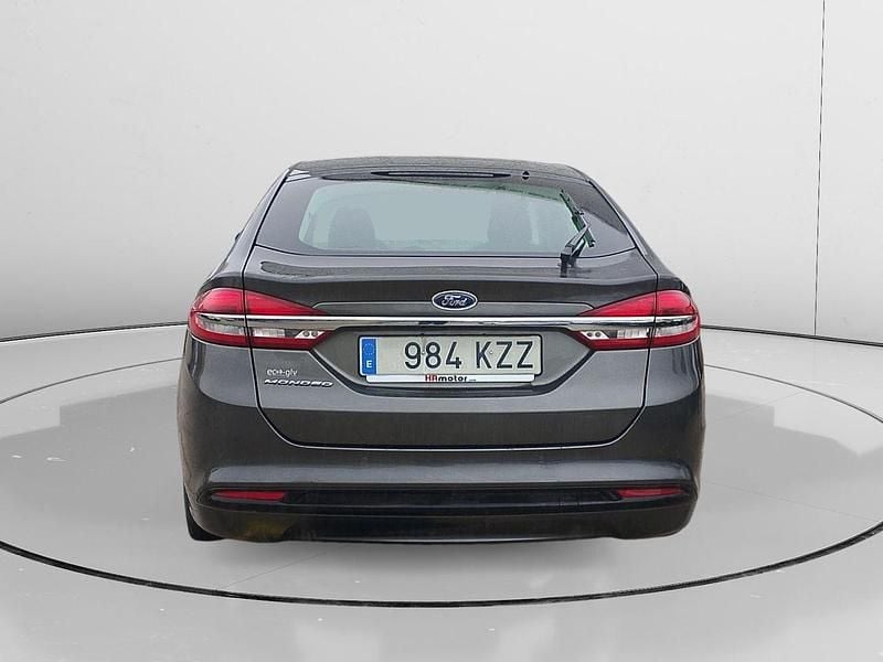 Usado Ford Mondeo Titanium 165 CV (121 kW) 2019 Gris / plata Berlina