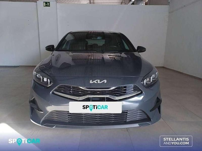 Usado Kia Ceed Style 101 CV (74 kW) 2025 Gris Utilitario