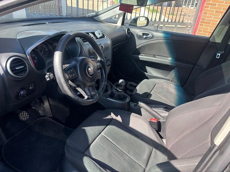 Usado Seat Leon Sport 140 CV (102 kW) 2007 Negro Utilitario