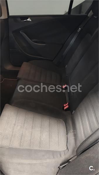 Usado VW Passat Sportline 140 CV (102 kW) 2006 Granate Berlina