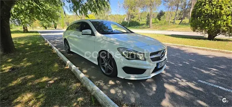Usado Mercedes CLA200 Shooting Brake AMG line 136 CV (100 kW) 2016 Blanco Familiar