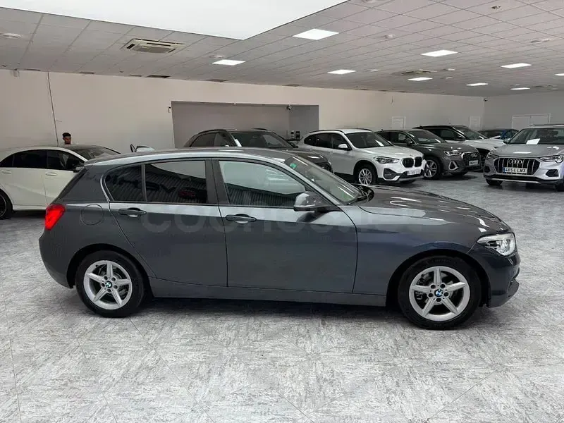 Usado BMW 118 Efficient Dynamics 150 CV (110 kW) 2019 Gris / plata Berlina