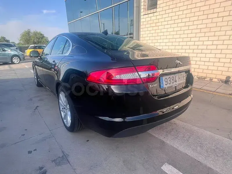 Usado Jaguar XF Luxury 200 CV (147 kW) 2013 Negro Berlina