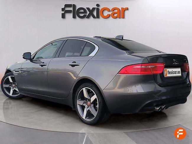 Usado Jaguar XE Pure 180 CV (132 kW) 2018 Gris Berlina