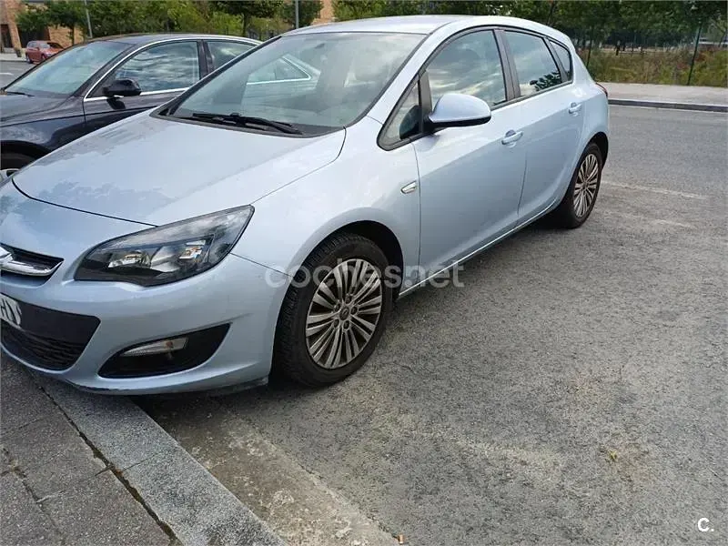 Usado Opel Astra Selective 110 CV (80 kW) 2014 Azul Berlina