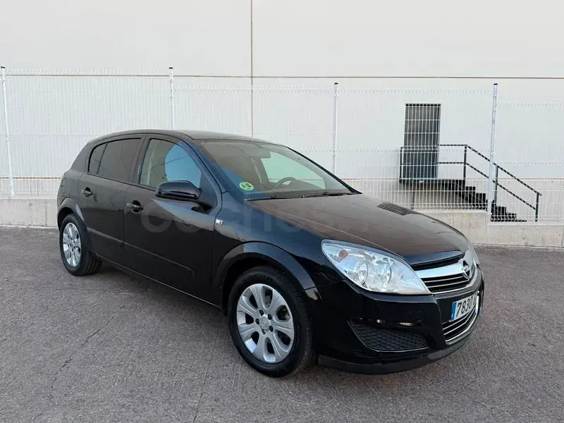 Usado Opel Astra Enjoy 110 CV (80 kW) 2010 Negro Berlina