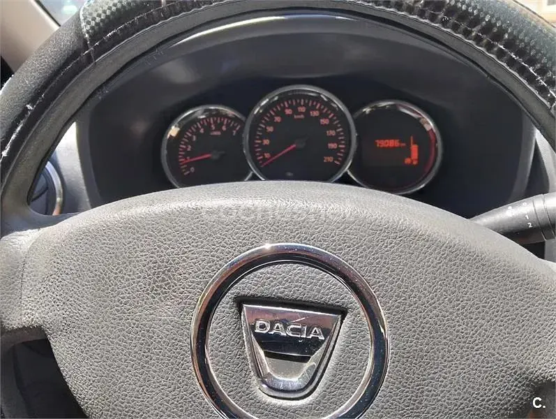Usado Dacia Logan Lauréate 90 CV (66 kW) 2016 Azul Familiar