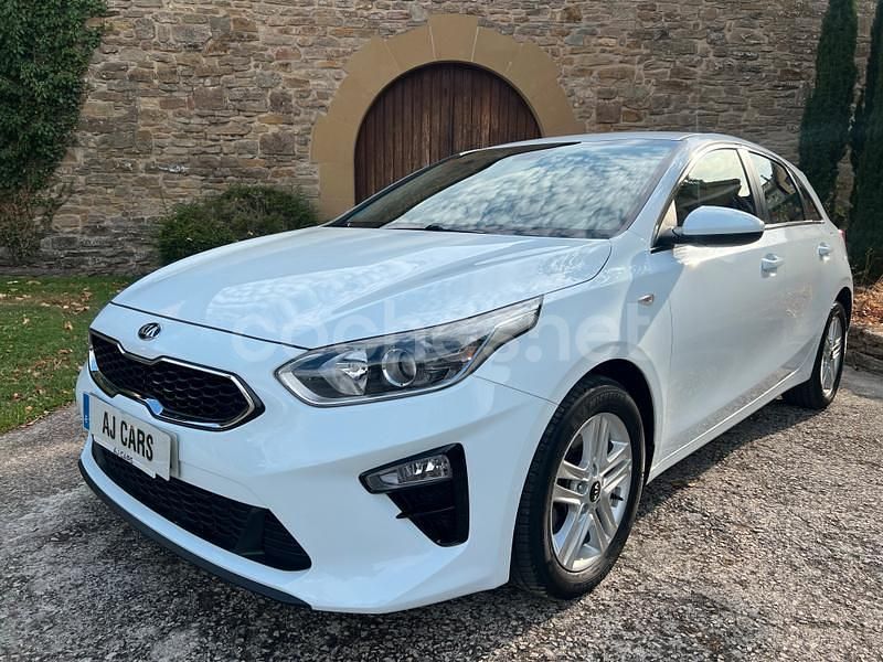 Blanco Usado 2021 Kia Ceed Berlina | 15.900 € (Precio justo) - Imagen 1/4