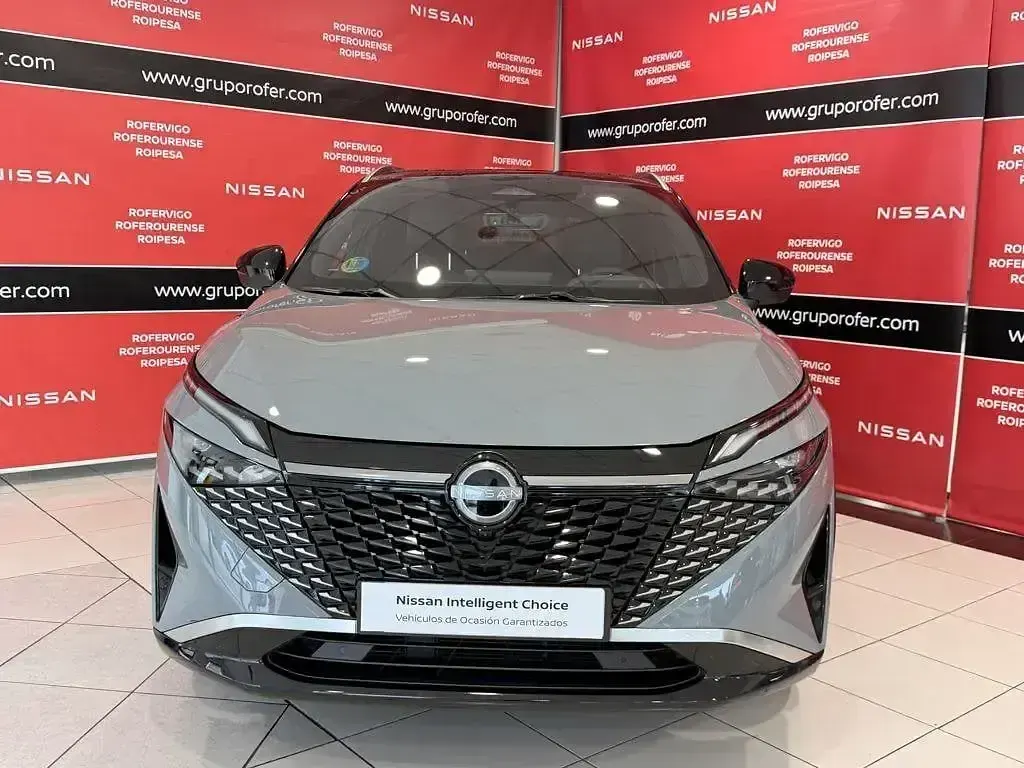 Usado Nissan Qashqai Premium Edition 190 CV (139 kW) 2025 Gris / plata SUV