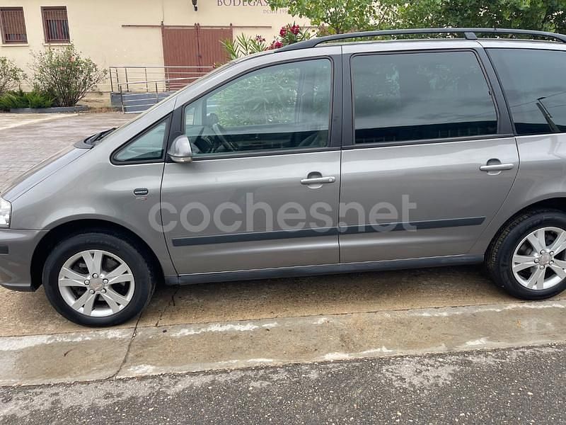 Usado Seat Alhambra Sport 115 CV (84 kW) 2010 Marrón Monovolumen
