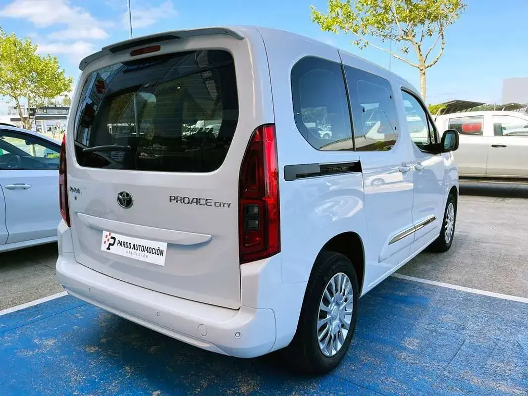 Usado Toyota Proace City City 102 CV (75 kW) 2021 Blanco Monovolumen