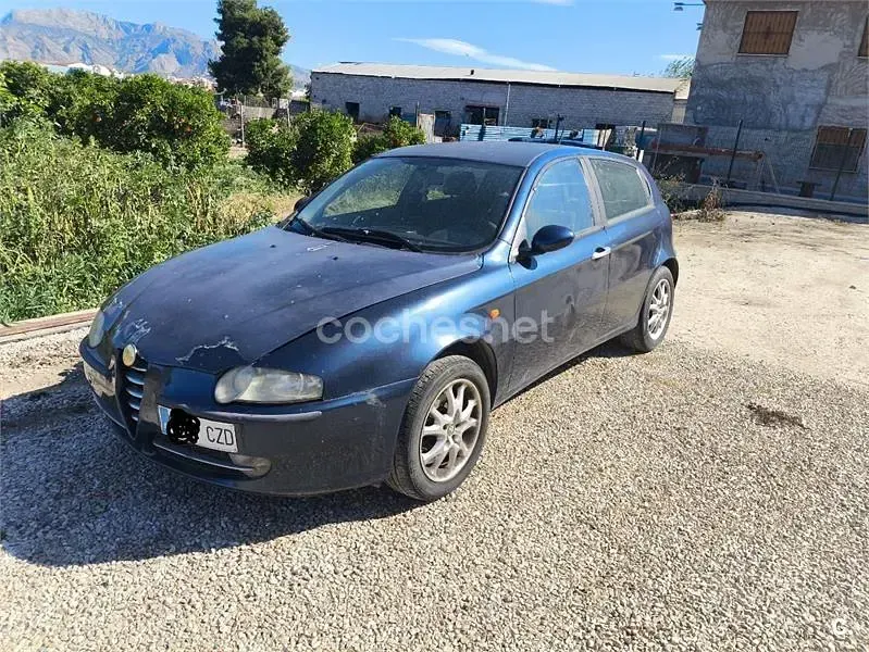 Usado Alfa Romeo 147 Impression 100 CV (73 kW) 2004 Azul Utilitario
