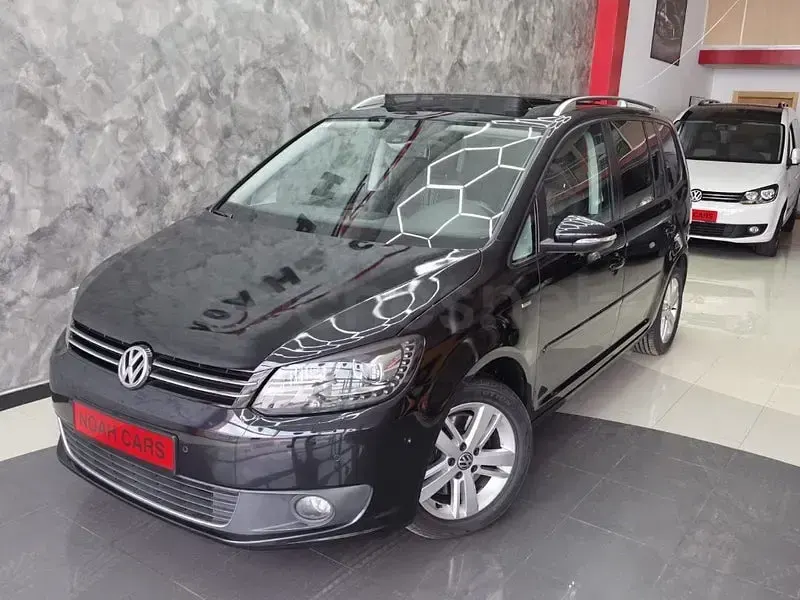 Usado VW Touran Sport 140 CV (102 kW) 2012 Negro Monovolumen