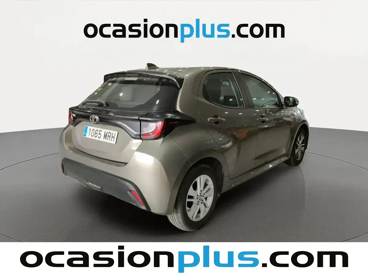 Usado Toyota Yaris Edition 125 CV (91 kW) 2024 Marrón Utilitario