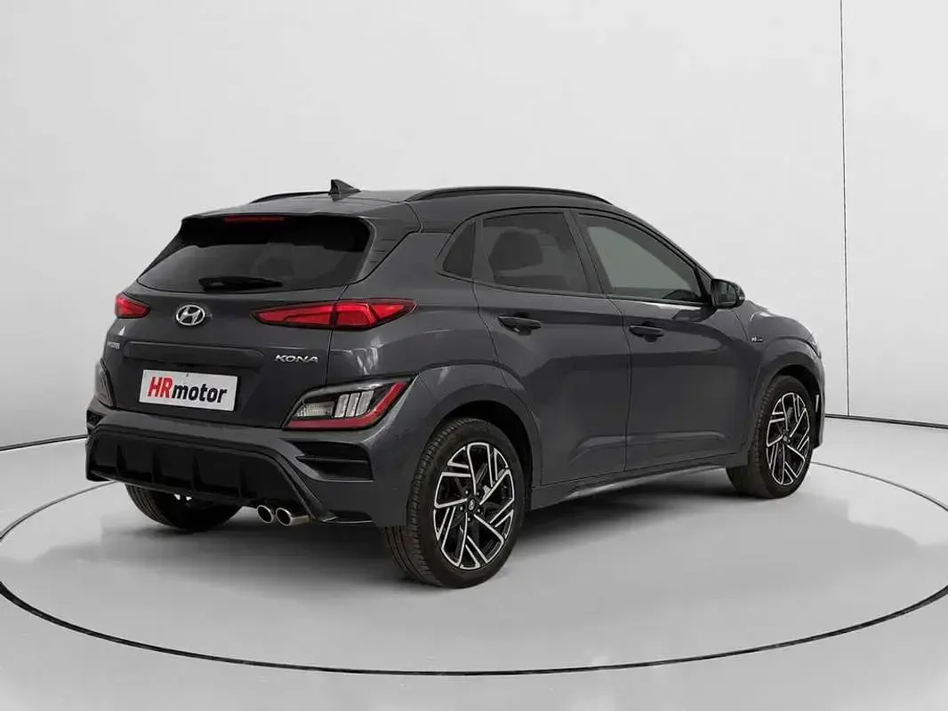 Usado Hyundai Kona N Line 120 CV (88 kW) 2023 Gris SUV