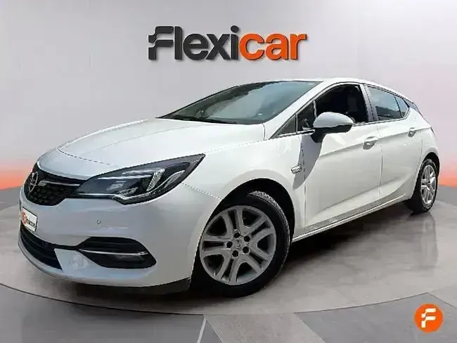 Usado Opel Astra Elegance 130 HP (95 kW) 2022 Branco Citadino