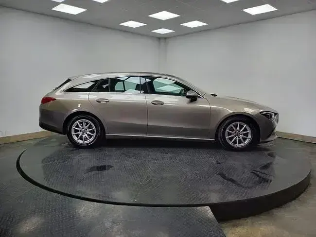 Usado Mercedes CLA200 136 CV (100 kW) 2020 Gris / plata Coupe