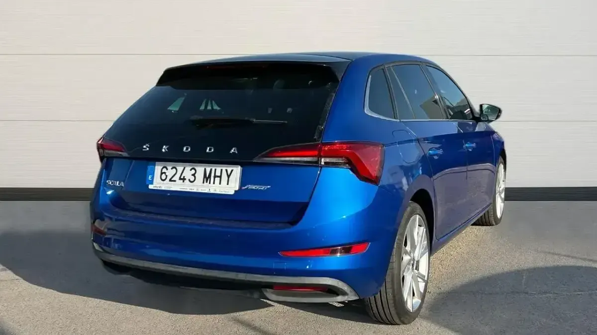 Usado Skoda Scala Sport 150 CV (110 kW) 2023 Azul Utilitario