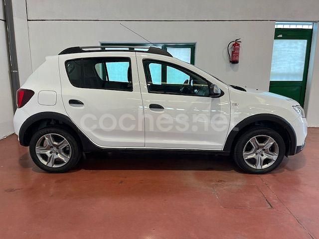 Usado Dacia Sandero Comfort 95 CV (69 kW) 2020 Blanco Utilitario