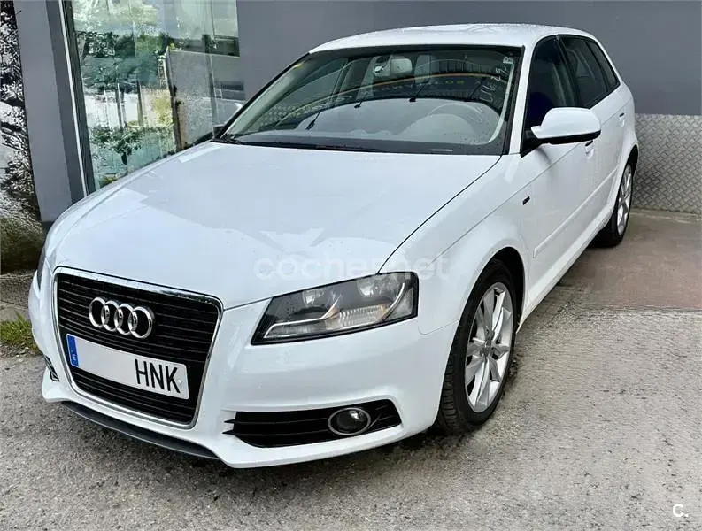 Usado Audi A3 S-Line 105 CV (77 kW) 2013 Blanco Berlina