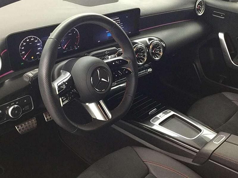 Usado Mercedes A200 150 CV (110 kW) 2025 Negro Berlina