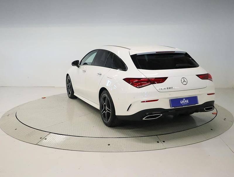 Usado Mercedes CLA220 Shooting Brake 190 CV (139 kW) 2023 Blanco Familiar