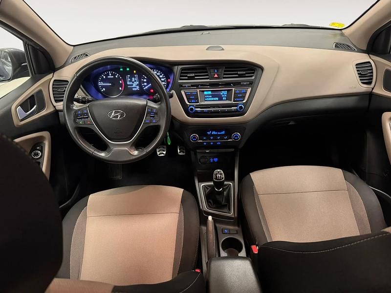 Usado Hyundai i20 90 CV (66 kW) 2016 Gris/plata