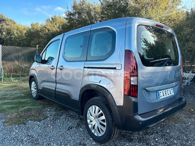 Usado Peugeot Rifter Active 100 CV (73 kW) 2020 Gris / plata Monovolumen