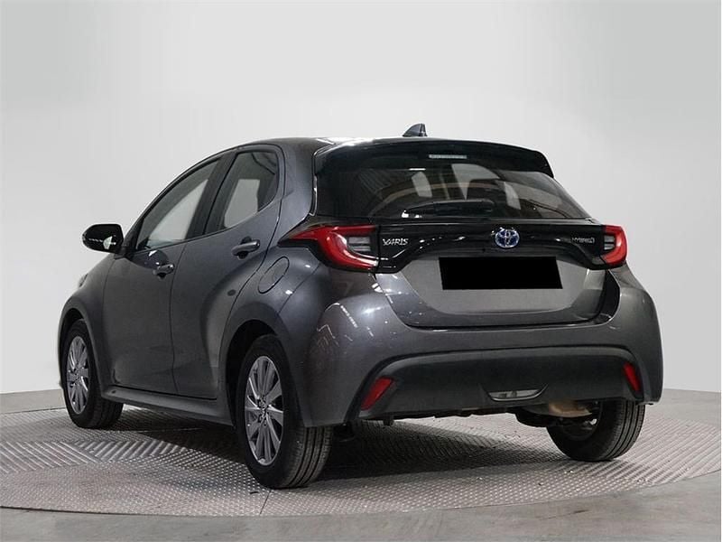 Usado Toyota Yaris Hybrid Active 116 CV (85 kW) 2024 Gris grafito Berlina