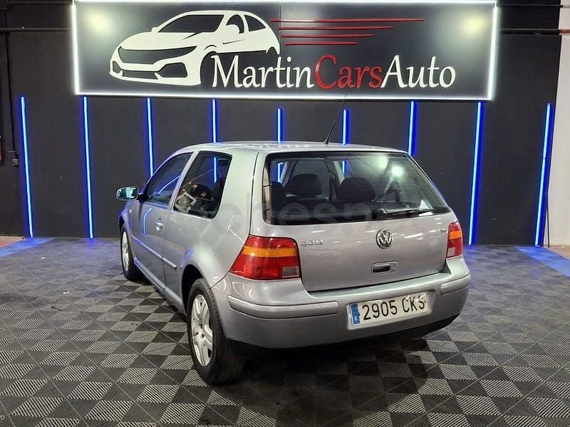 Usado VW Golf IV Highline 105 CV (77 kW) 2003 Gris / plata Berlina